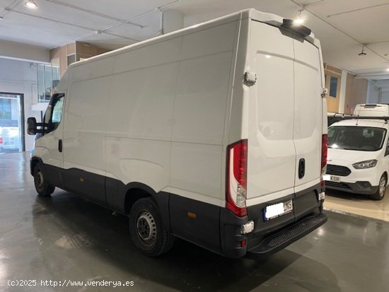 Iveco Daily Furgón 35S12 V 3520L H2 12.0 120cv - GARANTIA MECANICA - Barcelona