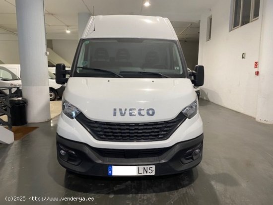 Iveco Daily Furgón 35S12 V 3520L H2 12.0 120cv - GARANTIA MECANICA - Barcelona