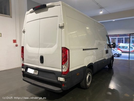 Iveco Daily Furgón 35S12 V 3520L H2 12.0 120cv - GARANTIA MECANICA - Barcelona