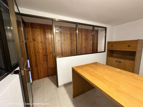 LOCAL COMERCIAL EN PLANTA BAJA CON ALTILLO - BARCELONA