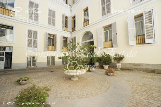 Apartamento de dos dormitorios en  PALACIO DEL MARQUÉS DE ESCALONA Y DE BORNOS - MADRID