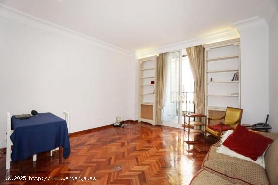 Apartamento de dos dormitorios en  PALACIO DEL MARQUÉS DE ESCALONA Y DE BORNOS - MADRID