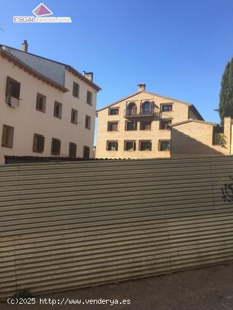 Se vende solar en el Centro Histórico de Barbastro - HUESCA