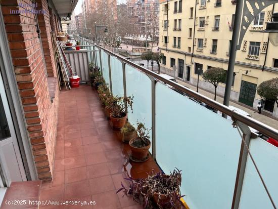 Piso céntrico, cuatro dormitorios, baño, aseo y bonito balcón. - LA RIOJA