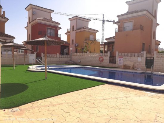 Chalet en venta en Los Montesinos (Alicante)