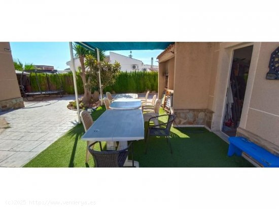 Villa en venta en Torrevieja (Alicante)