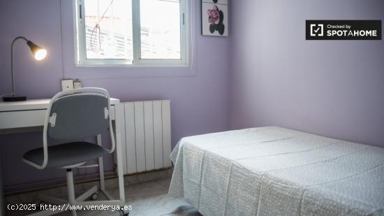 Acogedora habitación en apartamento de 3 dormitorios en Horta-Guinardó - BARCELONA