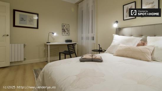 Elegante habitación en un apartamento de 8 dormitorios en Abando, Bilbao - VIZCAYA