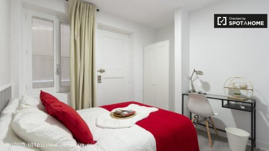 Acogedora habitación en apartamento de 9 dormitorios en Rios Rosas - MADRID