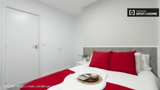 Acogedora habitación en apartamento de 9 dormitorios en Rios Rosas - MADRID