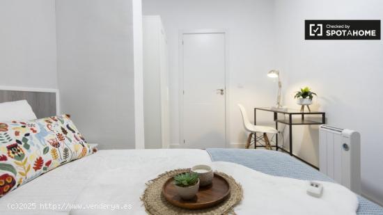 Elegante habitación en apartamento de 9 dormitorios en Ríos Rosas - MADRID