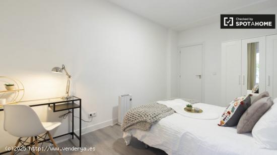 Encantadora habitación en apartamento de 9 dormitorios en Rios Rosas - MADRID