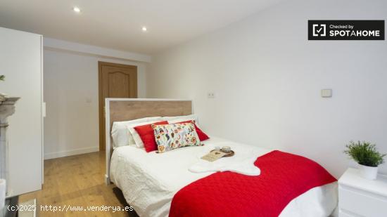 Acogedora habitación en alquiler en apartamento de 6 dormitorios en Centro. - MADRID