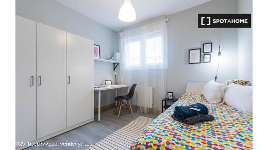 Se alquila habitación en piso de 3 dormitorios en Bilbao - VIZCAYA