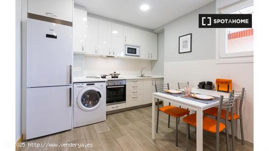 Se alquila habitación en piso de 3 dormitorios en Bilbao - VIZCAYA