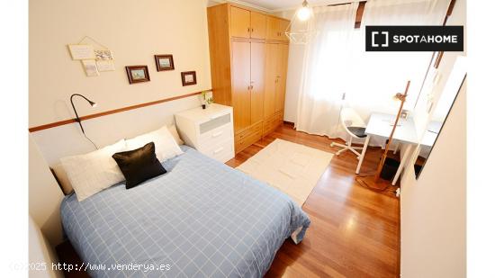 Habitación elegante en apartamento de 4 dormitorios en Bilbao - VIZCAYA