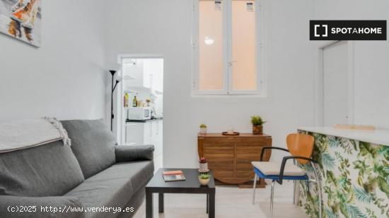 ¡Habitaciones en alquiler en un apartamento de 5 habitaciones en Madrid! - MADRID