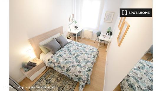 Se alquila habitación en piso de 3 dormitorios en Bilbao - VIZCAYA