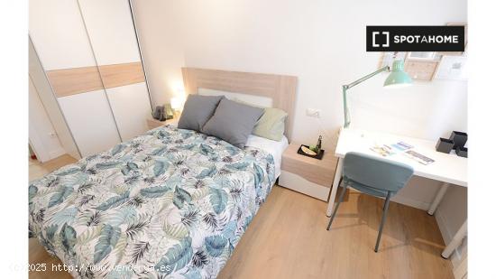 Se alquila habitación en piso de 3 dormitorios en Bilbao - VIZCAYA