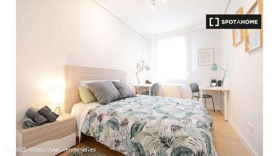 Se alquila habitación en piso de 3 dormitorios en Bilbao - VIZCAYA