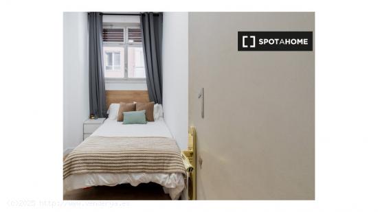 Habitaciones en apartamento de 7 dormitorios en Argüelles - MADRID