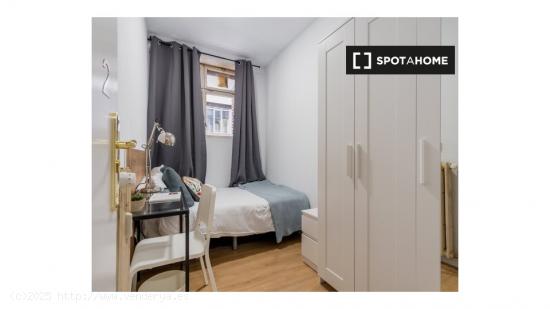 Habitaciones en apartamento de 7 dormitorios en Argüelles - MADRID