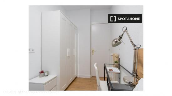 Habitaciones en apartamento de 7 dormitorios en Argüelles - MADRID