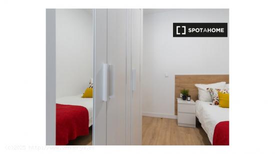 Habitaciones en apartamento de 7 dormitorios en Argüelles - MADRID