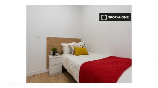 Habitaciones en apartamento de 7 dormitorios en Argüelles - MADRID