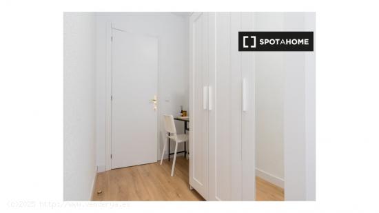 Habitaciones en apartamento de 7 dormitorios en Argüelles - MADRID