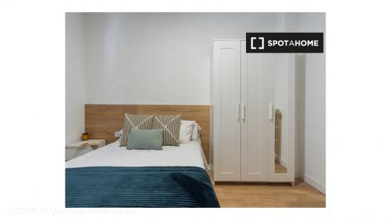 Habitaciones en apartamento de 7 dormitorios en Argüelles - MADRID