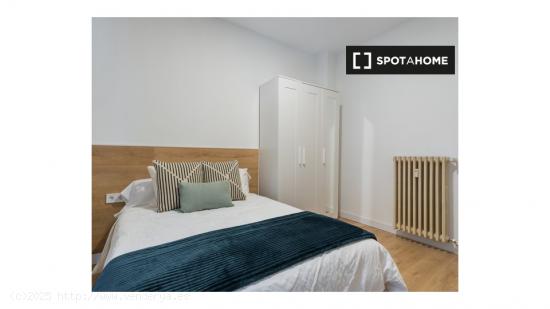 Habitaciones en apartamento de 7 dormitorios en Argüelles - MADRID