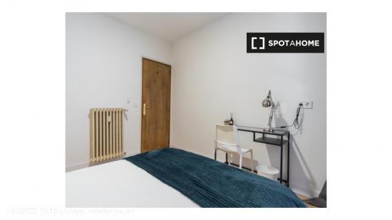 Habitaciones en apartamento de 7 dormitorios en Argüelles - MADRID