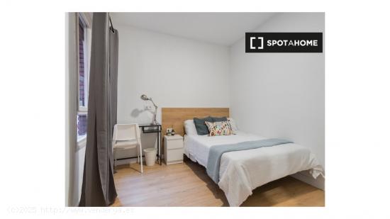 Habitaciones en apartamento de 7 dormitorios en Argüelles - MADRID