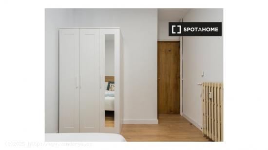 Habitaciones en apartamento de 7 dormitorios en Argüelles - MADRID