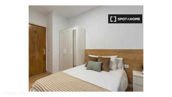 Habitaciones en apartamento de 7 dormitorios en Argüelles - MADRID