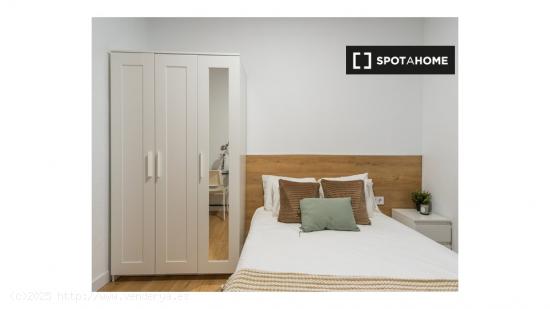 Habitaciones en apartamento de 7 dormitorios en Argüelles - MADRID