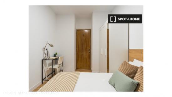 Habitaciones en apartamento de 7 dormitorios en Argüelles - MADRID