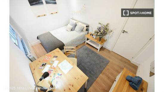 Habitación en piso compartido en Bilbao con balcón privado - VIZCAYA