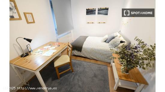 Habitación en piso compartido en Bilbao con balcón privado - VIZCAYA