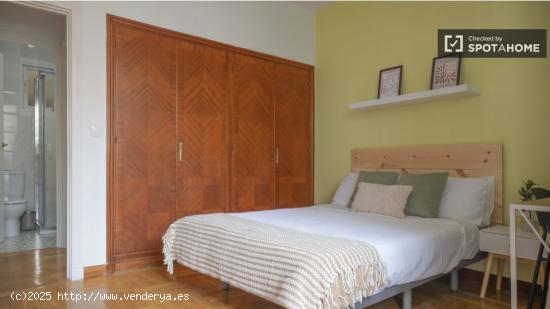 Alquiler de habitaciones en apartamento de 7 dormitorios en Cuatro Caminos - MADRID