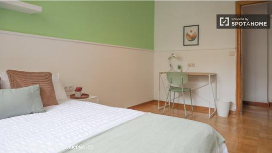 Alquiler de habitaciones en apartamento de 7 dormitorios en Cuatro Caminos - MADRID