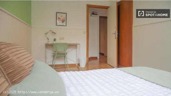 Alquiler de habitaciones en apartamento de 7 dormitorios en Cuatro Caminos - MADRID