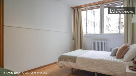 Alquiler de habitaciones en apartamento de 7 dormitorios en Cuatro Caminos - MADRID