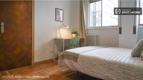 Alquiler de habitaciones en apartamento de 7 dormitorios en Cuatro Caminos - MADRID