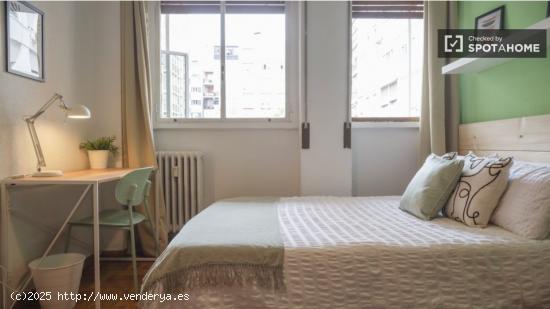 Alquiler de habitaciones en apartamento de 7 dormitorios en Cuatro Caminos - MADRID