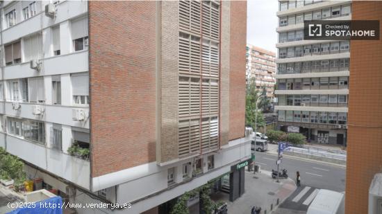 Alquiler de habitaciones en apartamento de 7 dormitorios en Cuatro Caminos - MADRID