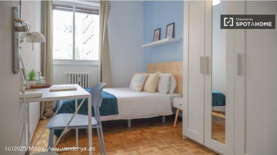 Alquiler de habitaciones en apartamento de 7 dormitorios en Cuatro Caminos - MADRID