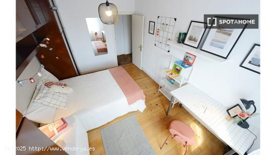 Se alquila habitación en piso de 3 dormitorios en Bilbao - VIZCAYA