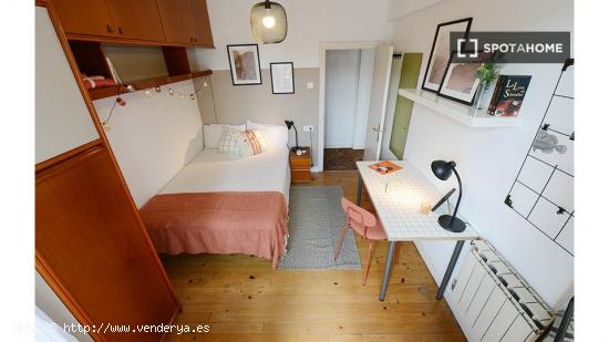 Se alquila habitación en piso de 3 dormitorios en Bilbao - VIZCAYA